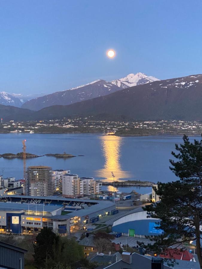 Great Place With View To The Mountains And Fjord Ålesund Extérieur photo